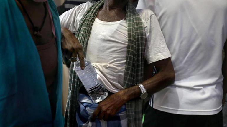 Τουλάχιστον 25 άτομα πέθαναν μετά από κατανάλωση τοξικού λικέρ στην Ινδία